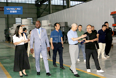 馬里國(guó)會(huì)議員DIAKITE MOUNTAGA、德國(guó)中華商會(huì)會(huì)長(zhǎng)谷龍一行蒞臨安瑞特機(jī)械考察洽談項(xiàng)目